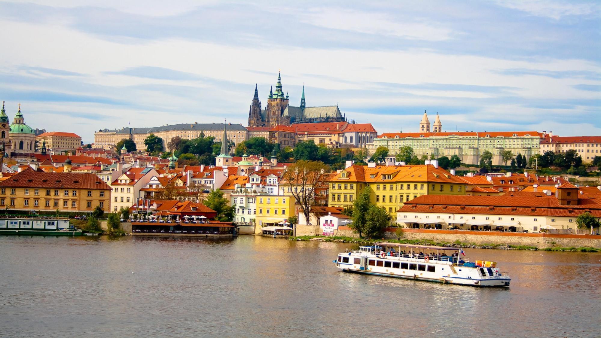 Prague to Budapest : Scenic Transfers Tours